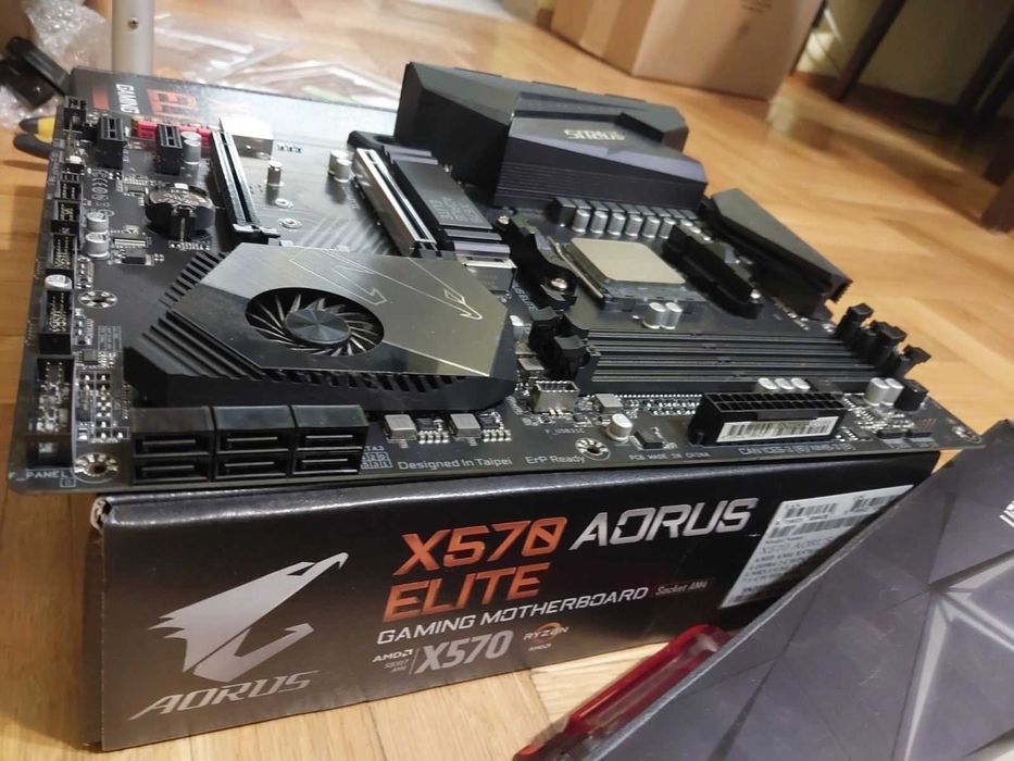 AMD Ryzen 7 5800X + Gigabyte X570 Aorus Elite