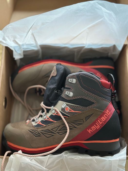 Bocanci Kayland, noi cu garantie, mărimea 38.5