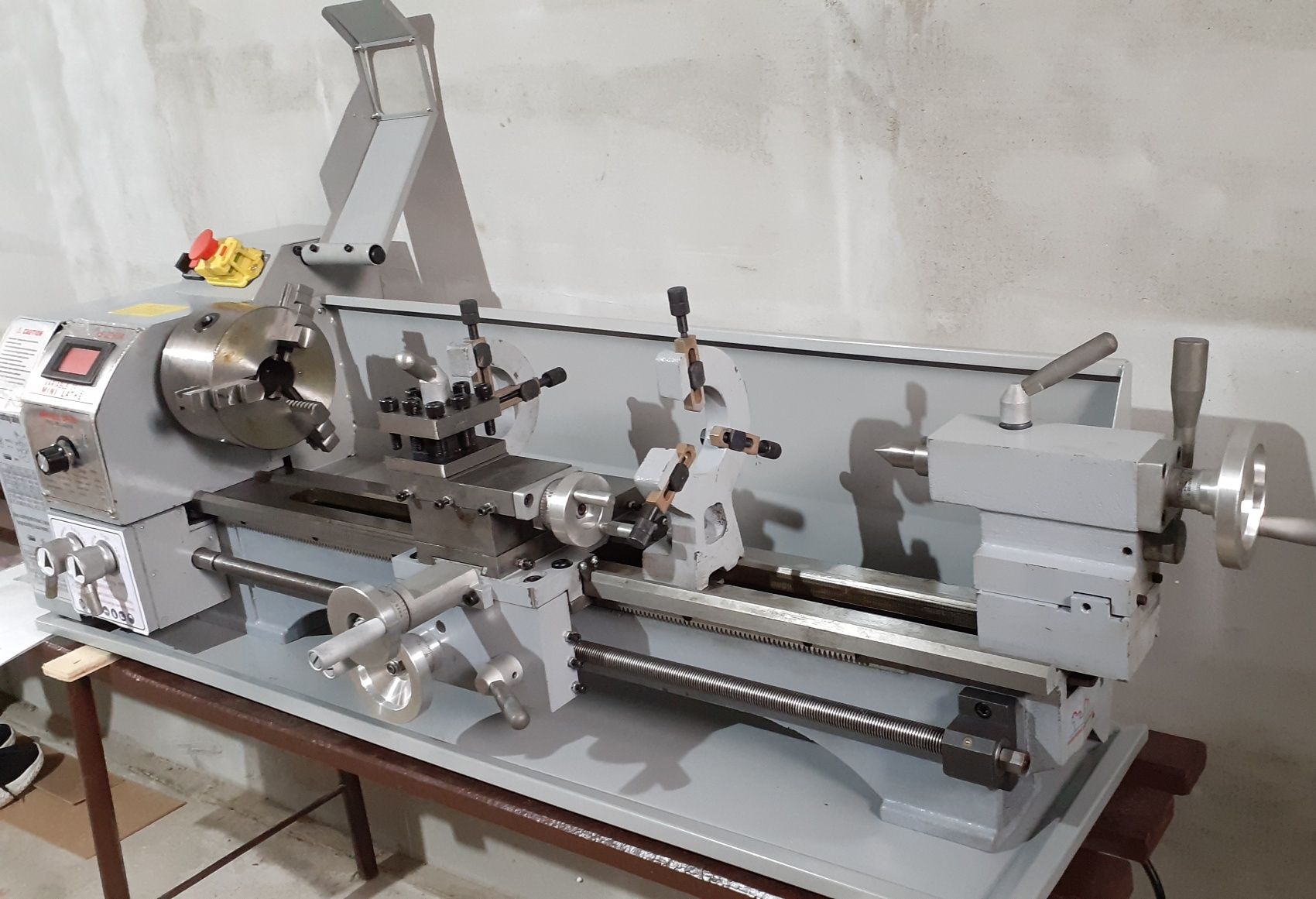 Strung de banc profesional 220 v  1,1 kw