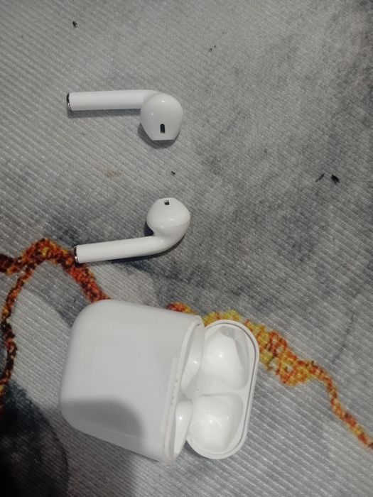 Продам Айрподс очень хорошо работает