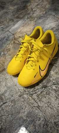 Ghete fotbal nike mercurial