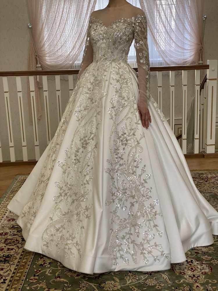 продам шикарное свадебное платье 40р