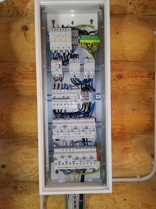 Electrician autorizat ANRE, {Brașov}