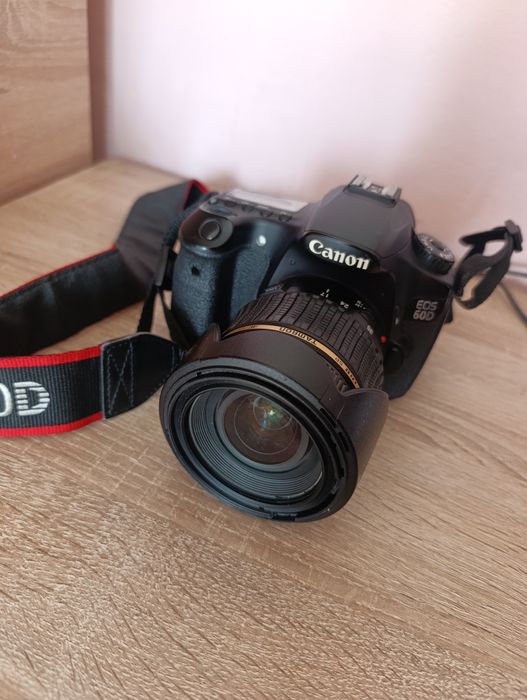 Aparat foto Canon EOS 60D cu accesorii