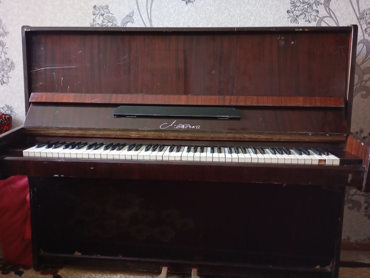 Pianist sotiladi