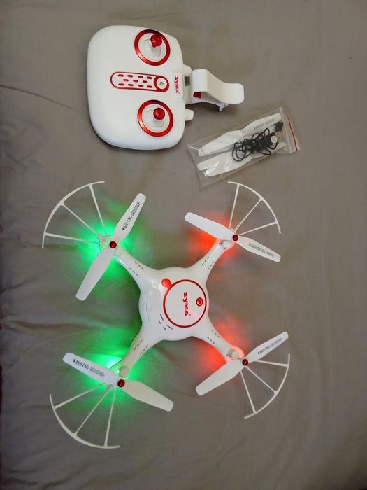 Квадракоптер  SYMA.