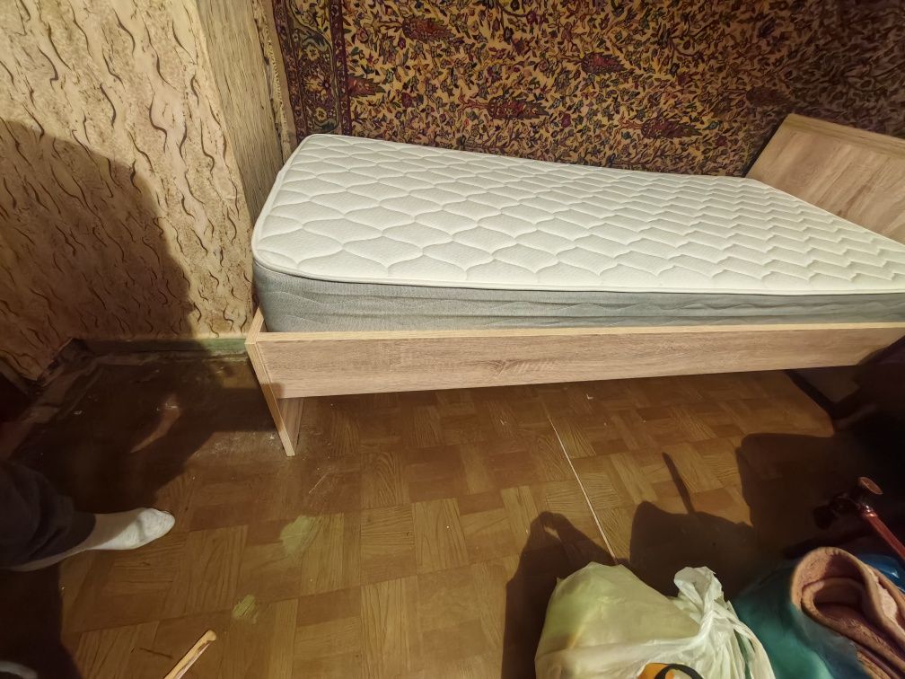 Продам кровать 1-спальную с матрасом
