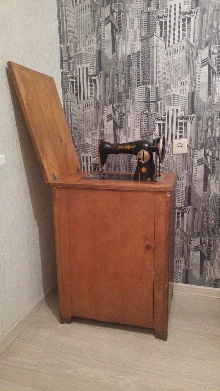 Продаю швейную машинку