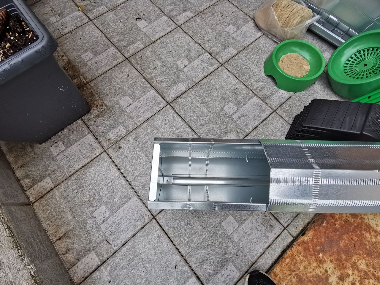 Автоматична хранилка за птици
