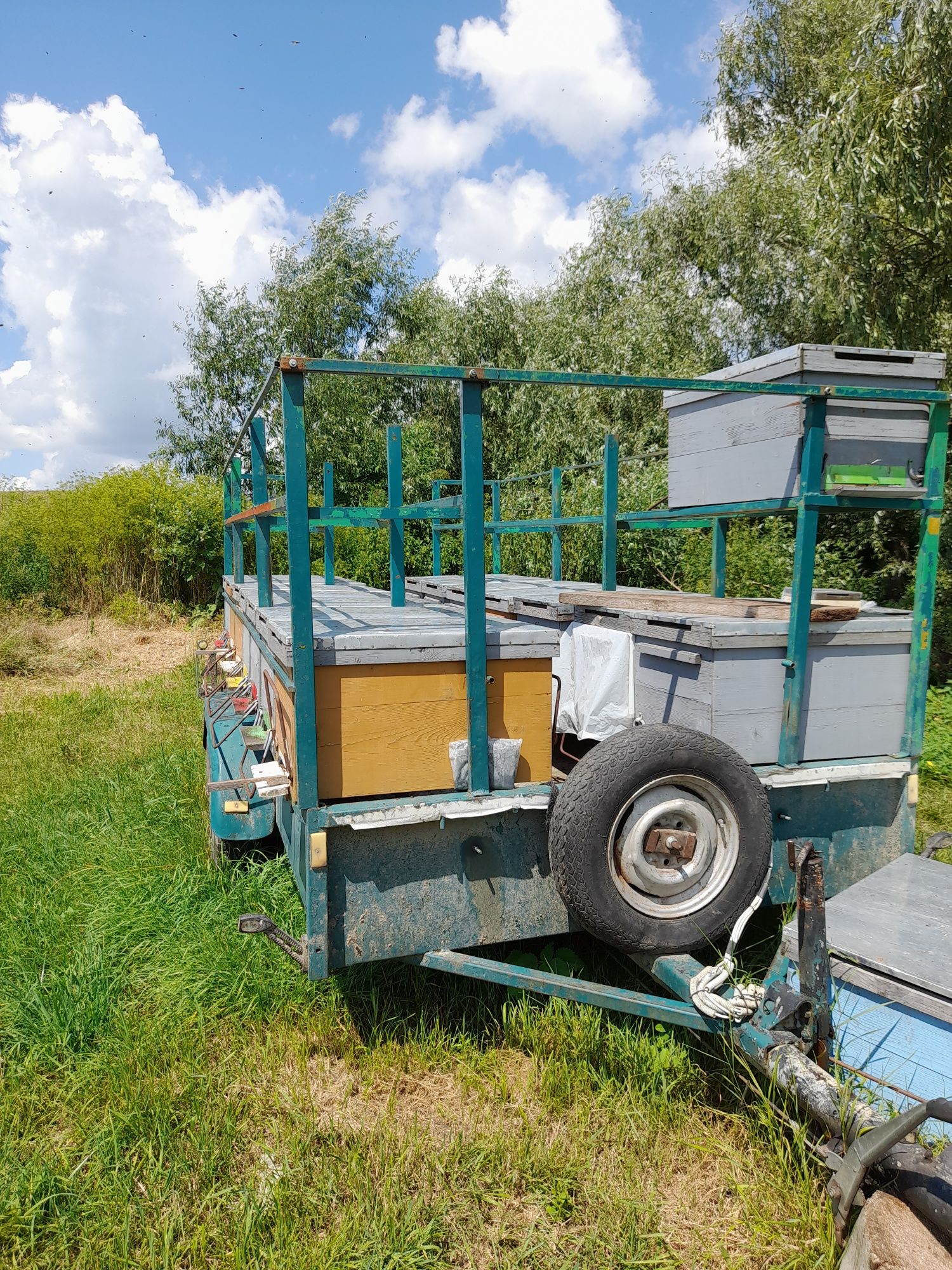 Remorcă apicola  pentru  28 de stupi  de 12 rame  cu cat 1/1