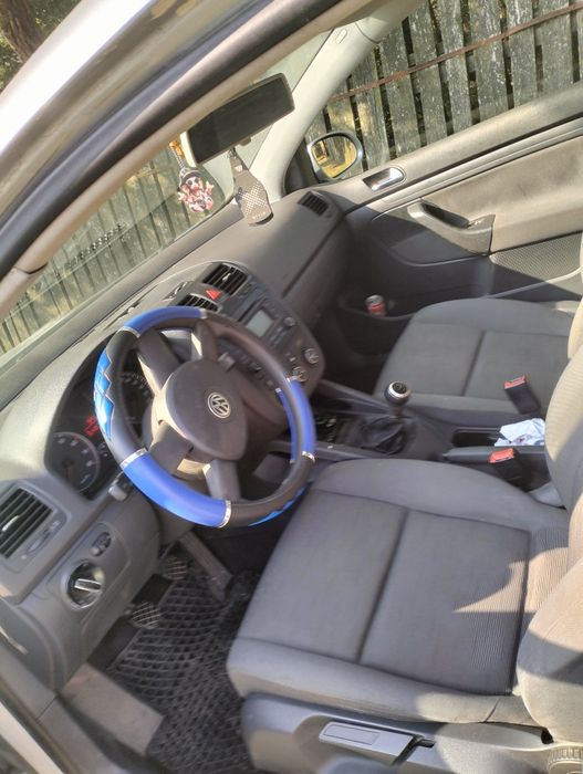 Vând Golf 5 motor 1.4 an 2004