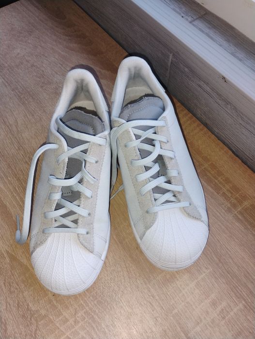 Adidași Superstaruri