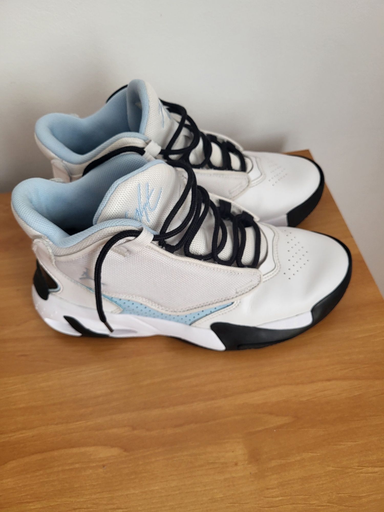 Jordan 4 max aura