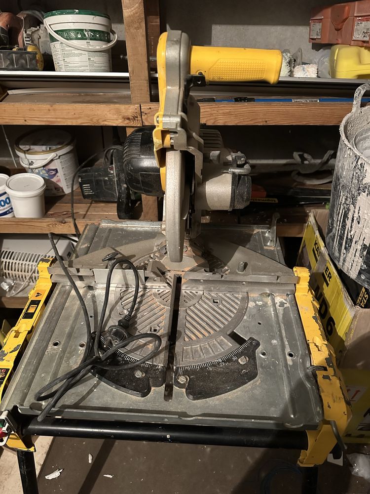 Комбиниран циркуляр Dewalt