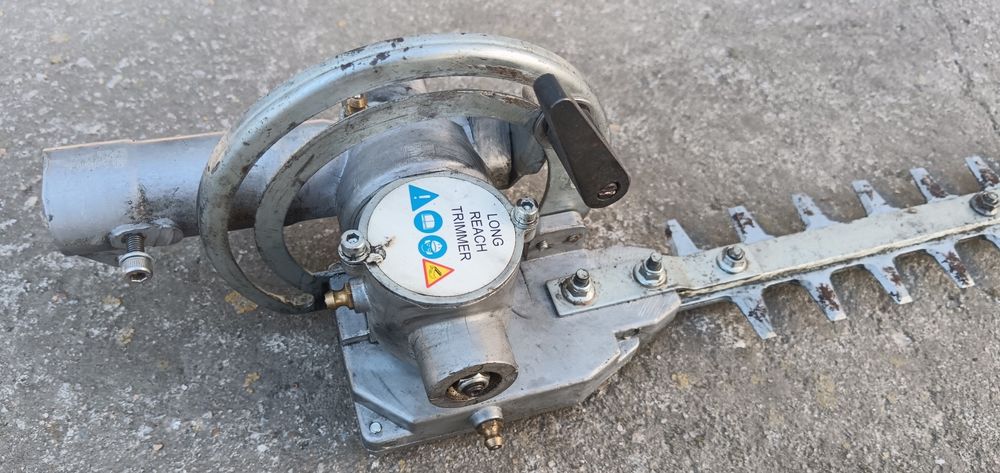 Foarfeca tuns gard viu, dispozitiv pt motocoasă benzină