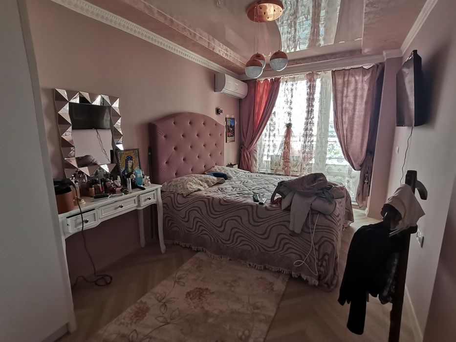 Продава се Тристаен апартамент в Бургас, Зорница - 126 кв.м за 2540 €/кв.м - Снимка #1