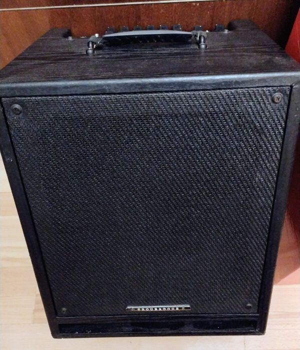 Продавам:Ел.акустично кубе Ibanez troubadоur T80/N-E  много запазено.