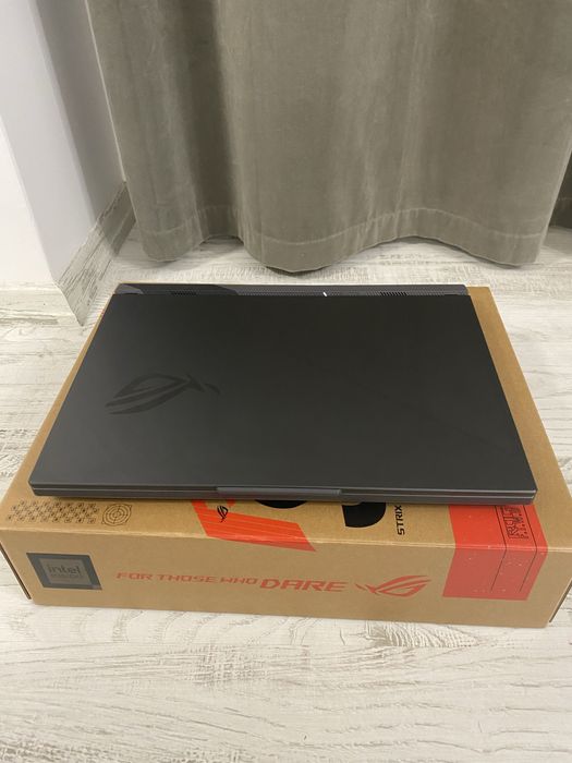 Vand/Schimb Asus rog strix g16 i9 13th 4060(garantie februarie 2026)
