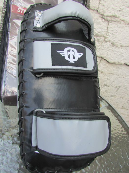 Лапа щит Tapout Thai Strike