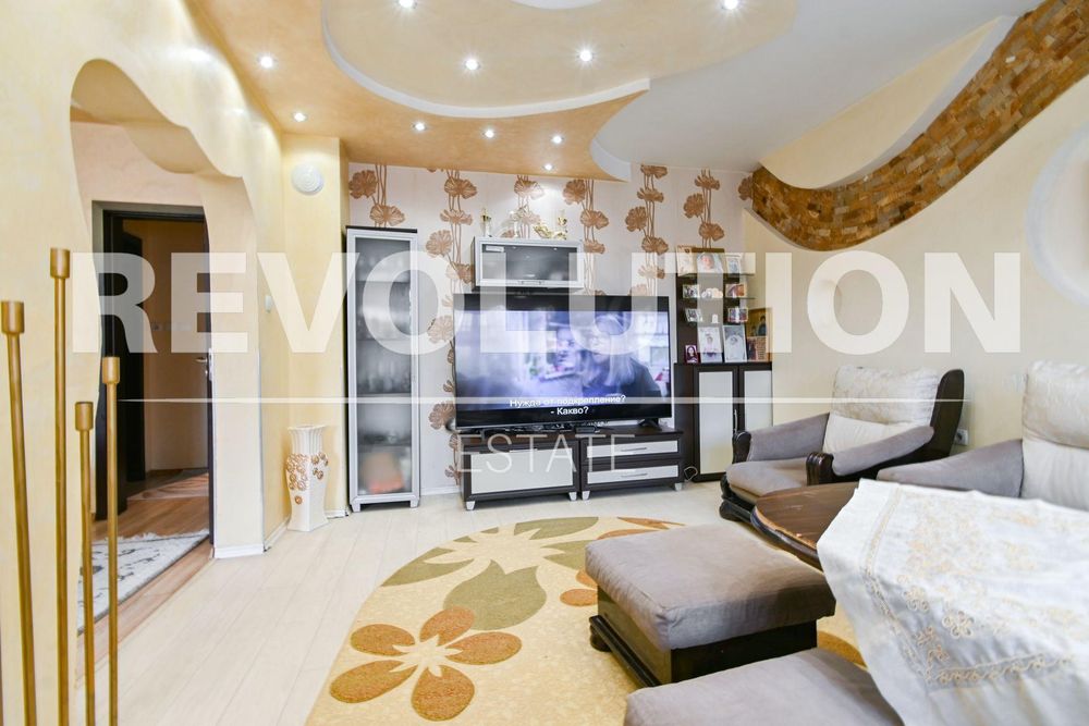 Дава се под наем Четиристаен апартамент в София, Зона Б-5 - 126 кв.м за 1400 € - Снимка #1