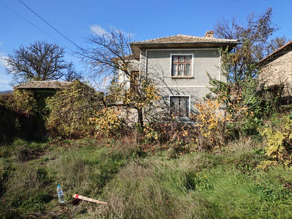 Имот с къща в С. Ягнило, Варна 30 000 Евро