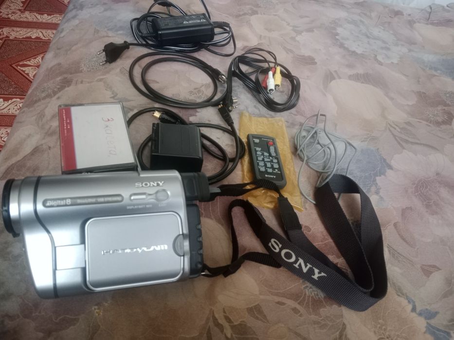 Продам видеокамеру "Sony" цифровую, Digital 8 в отличном состоянии