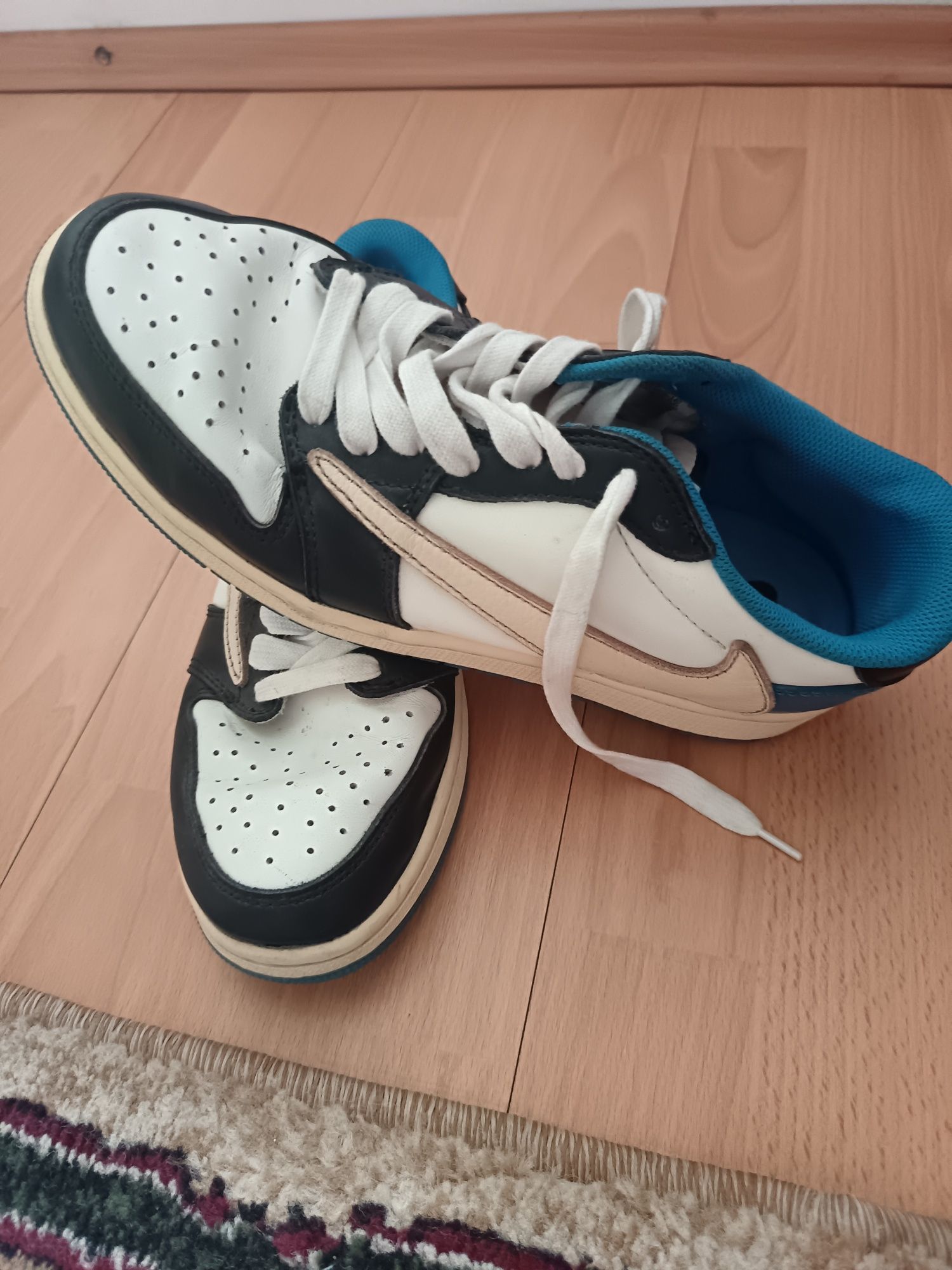 Travis Scott Jordan 1