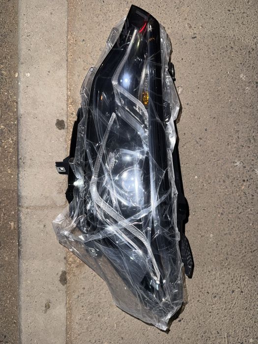 Срочно продам Фары Chevrolet Monza 2019 года!