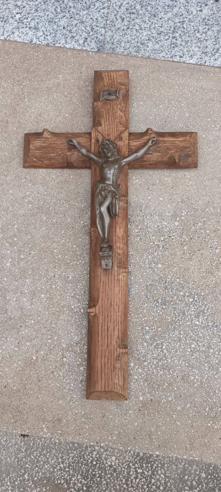 Crucifix, Cruce veche din lemn