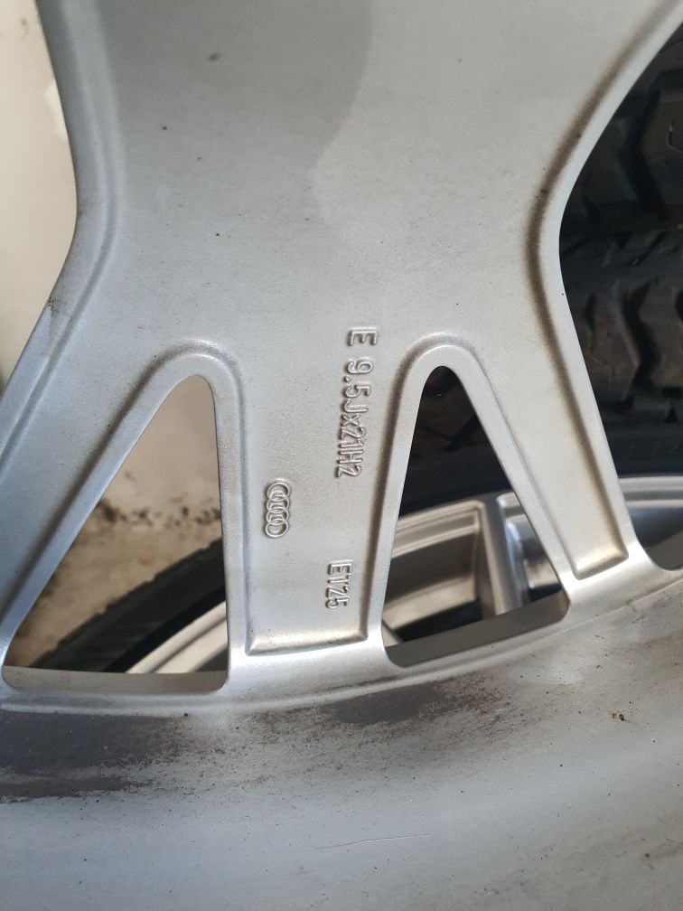 Audi RS6 plus performance 9.5Jx21 ET25 + зимни гуми 285/30/21 DUNLOP D