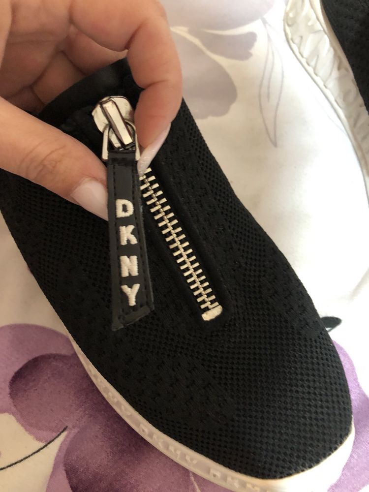 Adidasi DKNY, marimea 35, originali