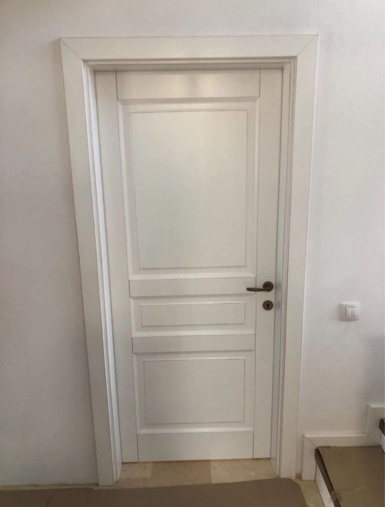Usi de interior din lemn masiv