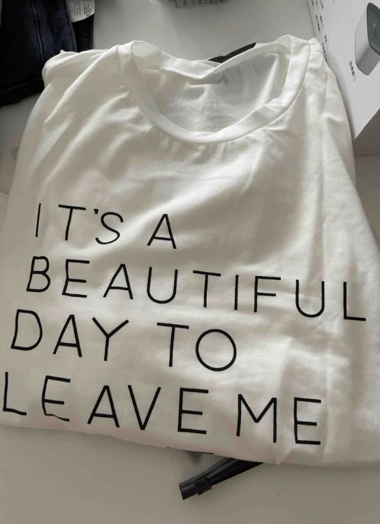 Oversized тениска с надпис ‘It’s a beautiful day to leave me alone’