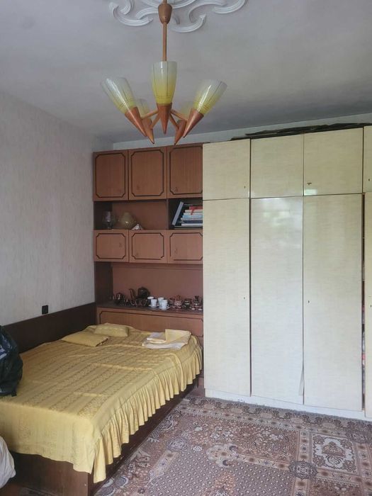 Двустаен 75 кв.м. до Халите