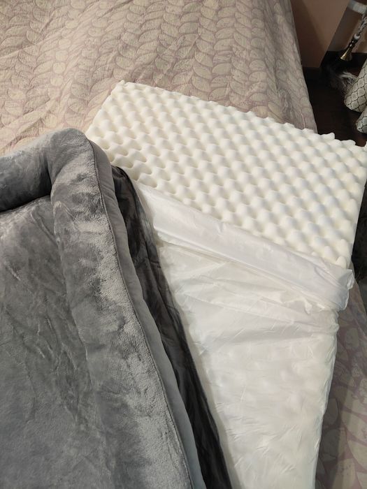 Продавам луксозно плюшено легло/ диван за средно голяма порода куче