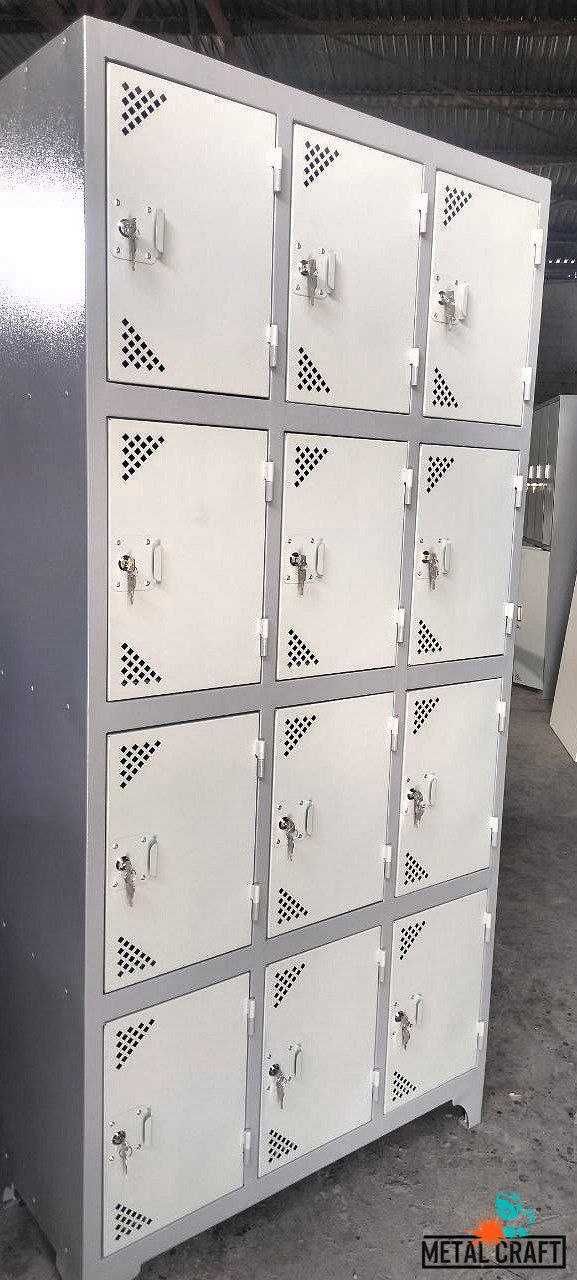 Металлические шкафы для одежды
