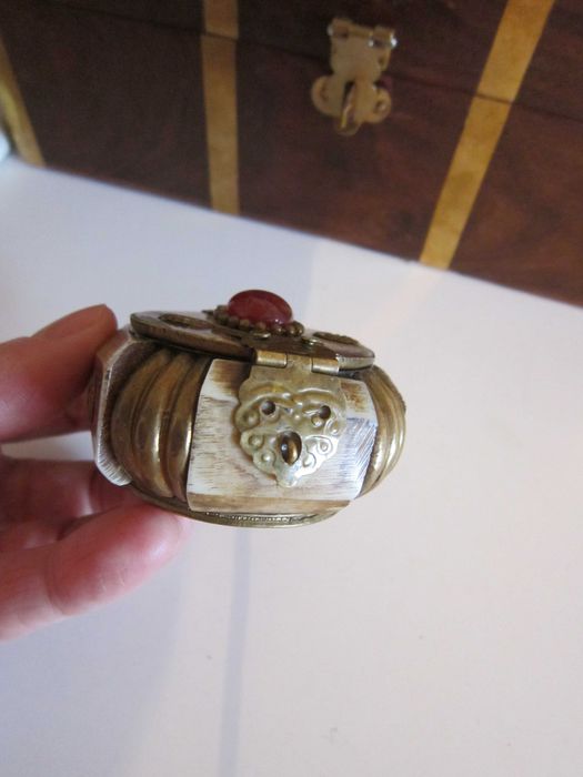 cadou rar caseta,cutie bijuterii superba vintage Os alama Egipt 1960