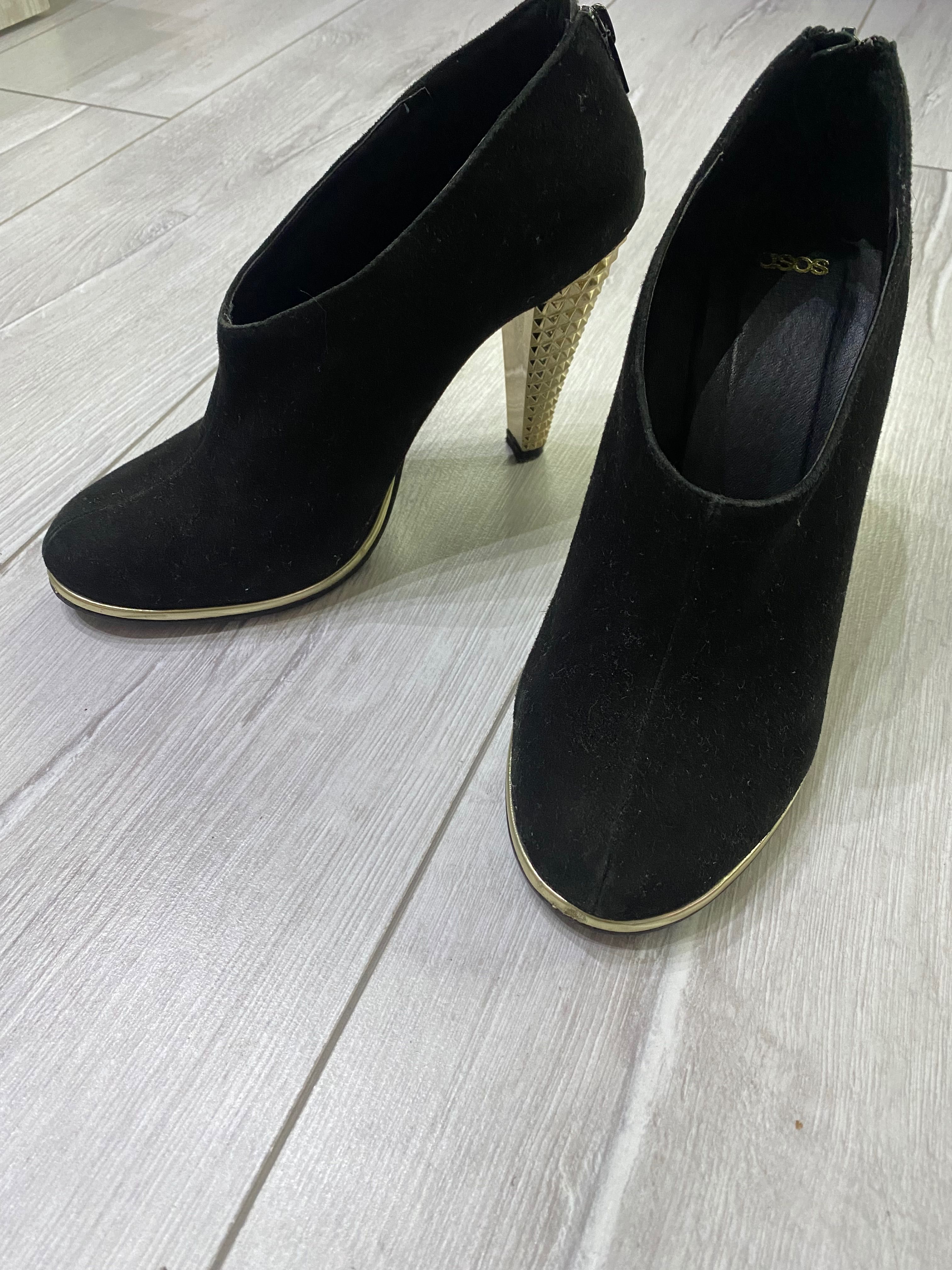 Дамски обувки със златен ток
