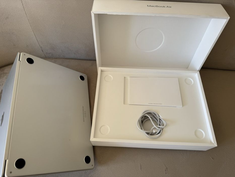 MacBook Air 13.6