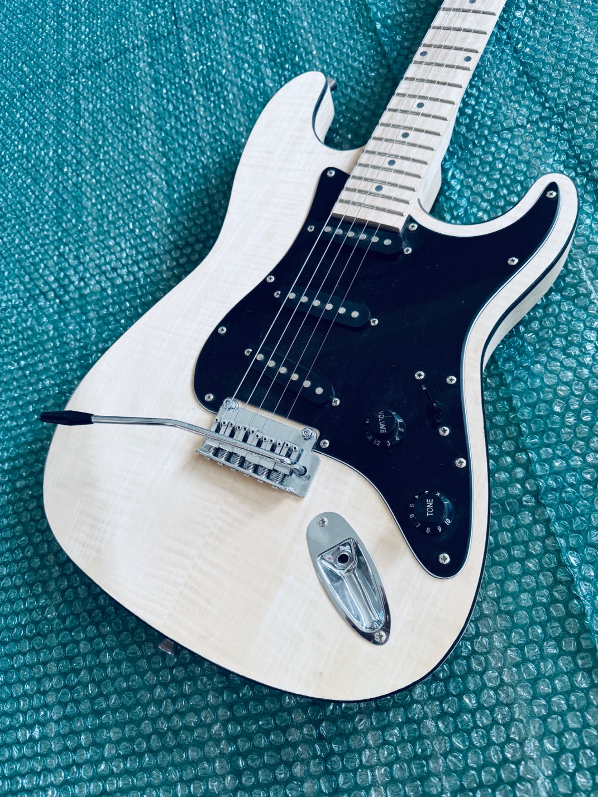 Chitara electrica Guitarworks Duo-Cutaway DIY Electric Guitar Kit Pro