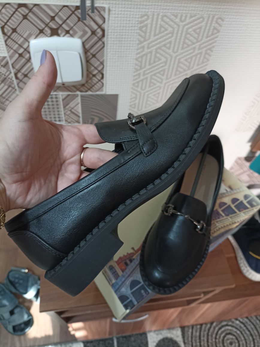 Продам лоферы новые