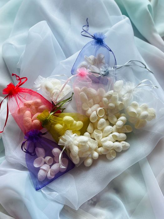 Копринени пашкули – естествена грижа и вдъхновение от природата