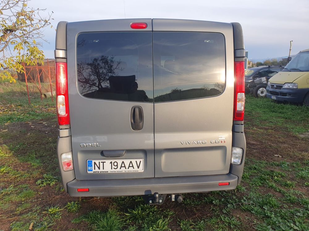 Vand opel vivaro 8+1