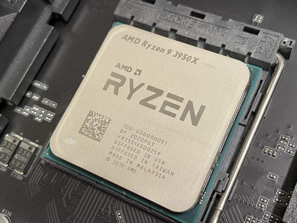 Gigabyte X570 Aorus ULTRA/RYZEN 9 - 3950X/32GB DDR4