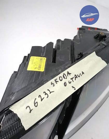 Ляв фар оригинален с ПЪЛЕН LED Шкода Октавия / Skoda Octavia [оригинал