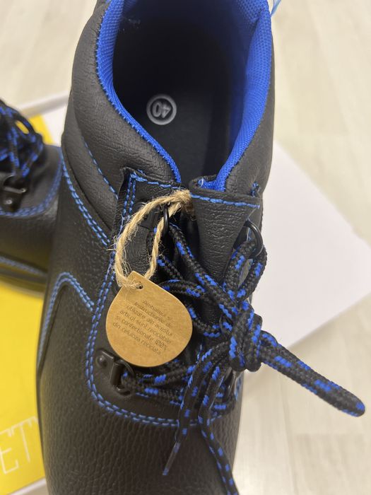 Pantofi cu bot metalic