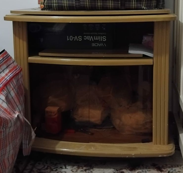 Продам   тумбочку