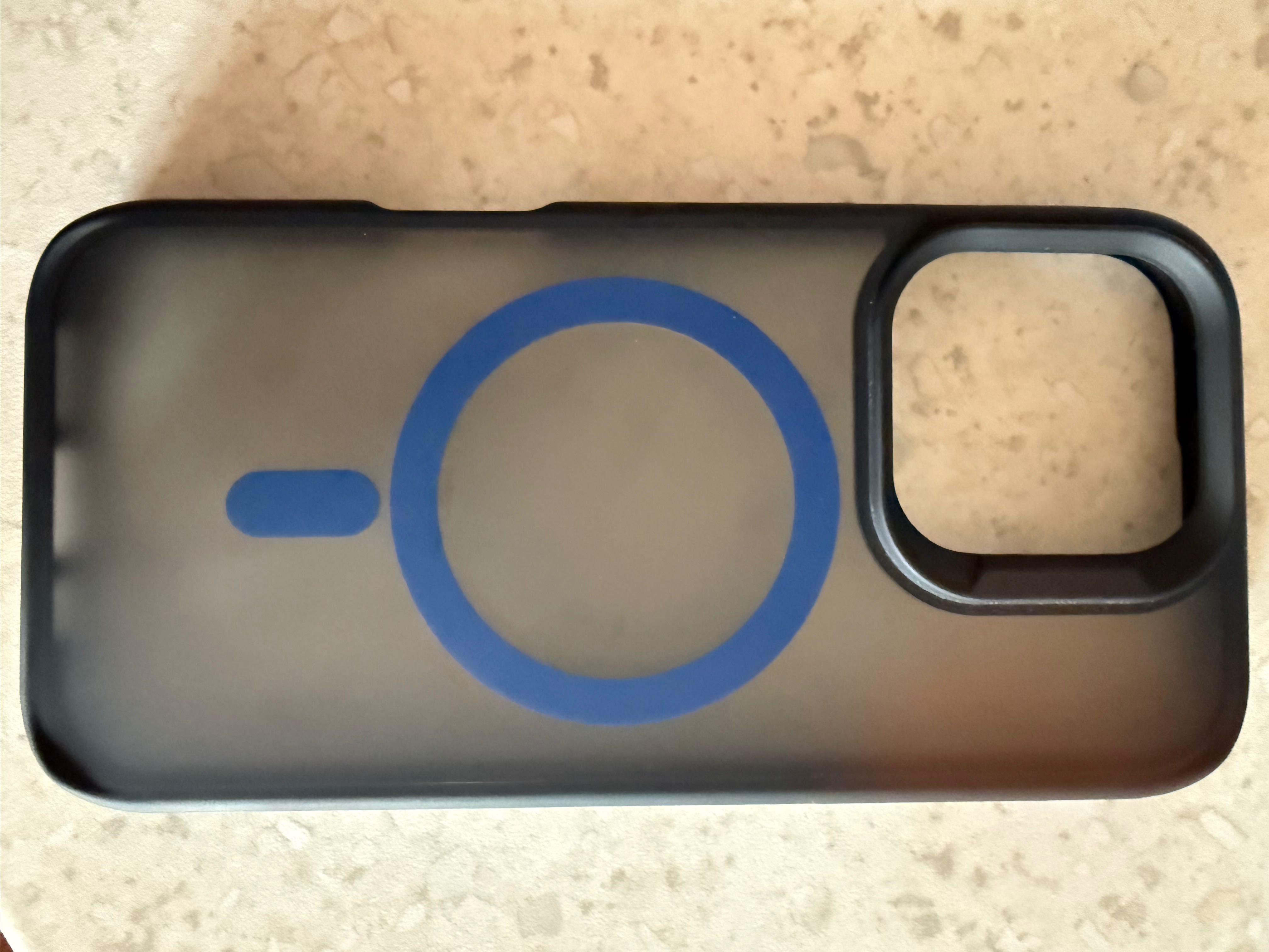 Продавам силиконов калъф за Iphone 16 Pro нов