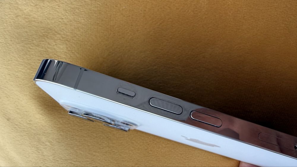 Iphone 14 pro / бял/ …