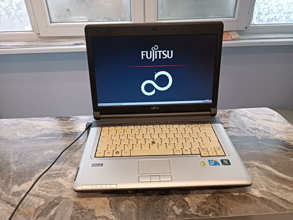 Лаптоп Fujitsu S 710